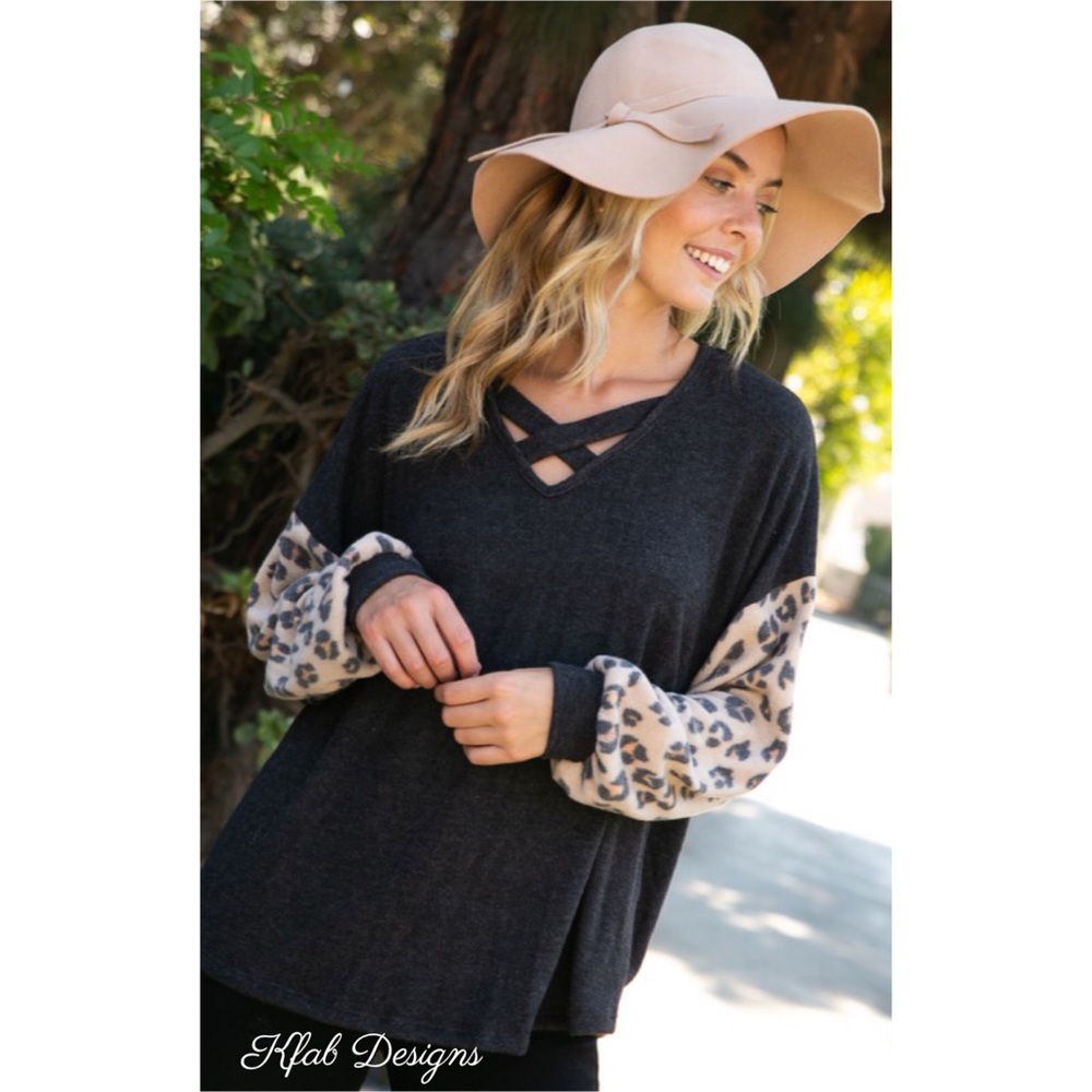 ❤️LAST 1! Soft Lace Up V Neck Animal Print Top! - Picture 5 of 14